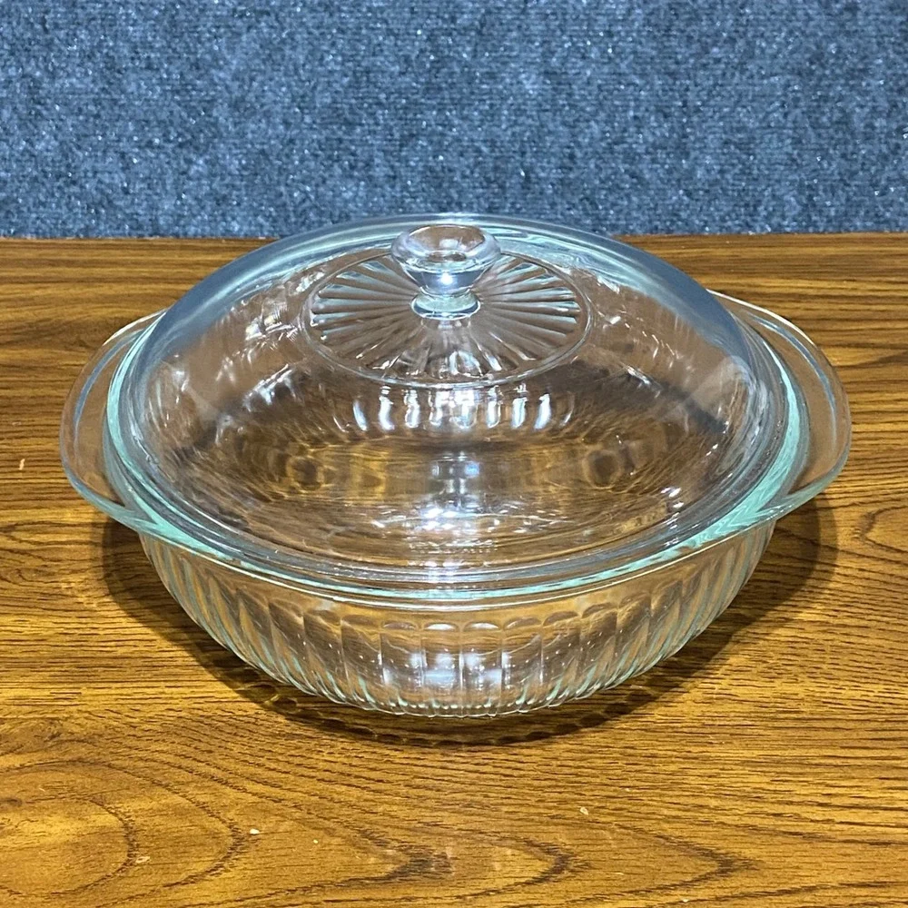 Vintage Pyrex 2QT Clear Ribbed Round Casserole Dish‎ with Ribbed Lid 024-S 624C